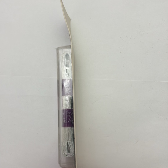 Dino Laces 24" White and Green Shoelaces - Picture 4 of 5